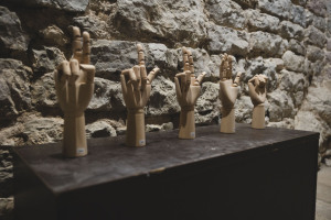 Devedesete: od nepristajanja do otpora, izložba, 1. septembar 2025, Budva