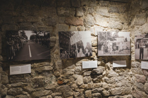 Devedesete: od nepristajanja do otpora, izložba, 1. septembar 2025, Budva