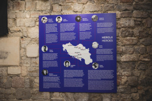 Devedesete: od nepristajanja do otpora, izložba, 1. septembar 2025, Budva