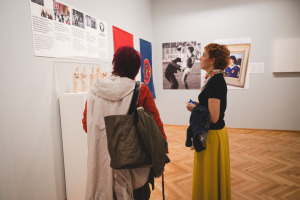 Lavirint devedesetih, izložba, 13. maj 2025, Podgorica