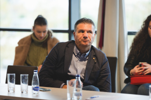 Ko ima moć nad RTCG i kome ona treba da pripada?, konferencija, Podgorica, 2. decembar 2025.